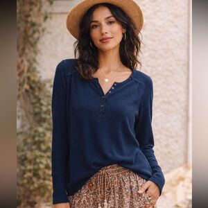 Anthropologie‎ Waffle Knit Navy long sleeve size Small